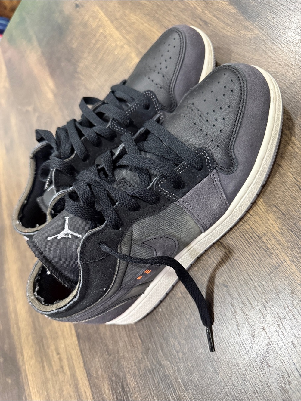 Nike Men's Black and Gray Low-Top Sneakers with White Midsole
